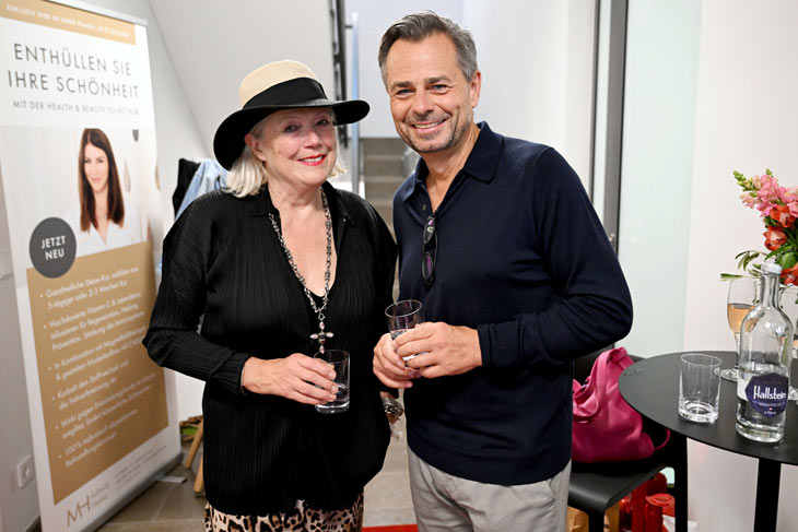 Susanne Wiebe, Michael Sporer: Sommerfest zu 10 Jahre Maja Henke, MH &Auml;sthetik Henke "Infusionnovation & Skinrevolution" in der Praxis MH &Auml;sthetik Henke in M&uuml;nchen am 22.07.2024 &copy;Foto. Agency People Image Michael Tinnefeld